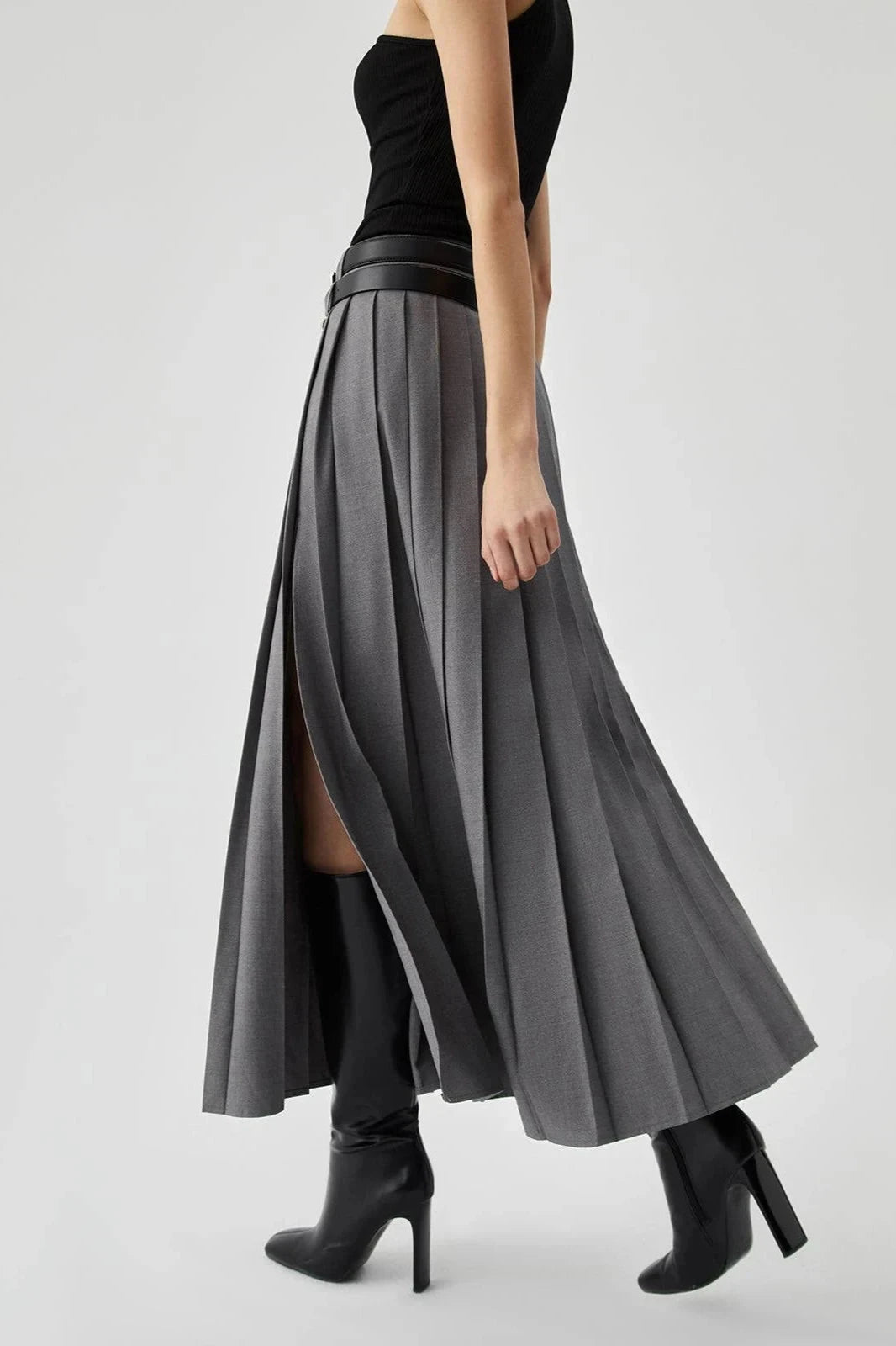 Amara - Elegant Pleated Black Maxi Skirt for Women